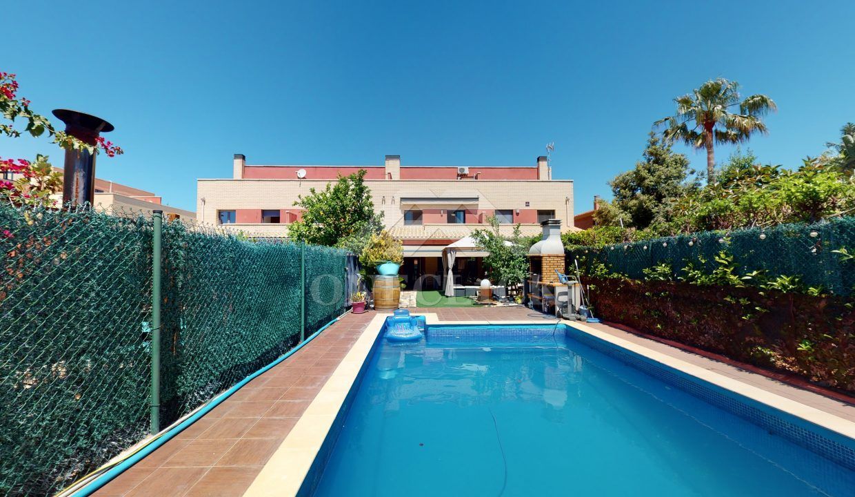 Casa-adosada-venta-piscina-Vilafortuny-Inmobiliaria-One-Cl1ck 13