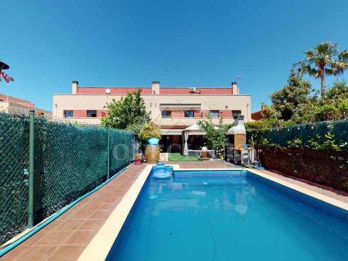 Casa-adosada-venta-piscina-Vilafortuny-Inmobiliaria-One-Cl1ck 13