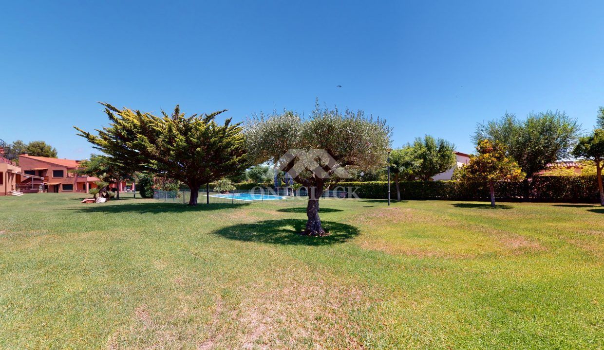 Casa-pareada-Bonmont-garaje-pisicina-Inmobiliaria-One-Cl1ck 22