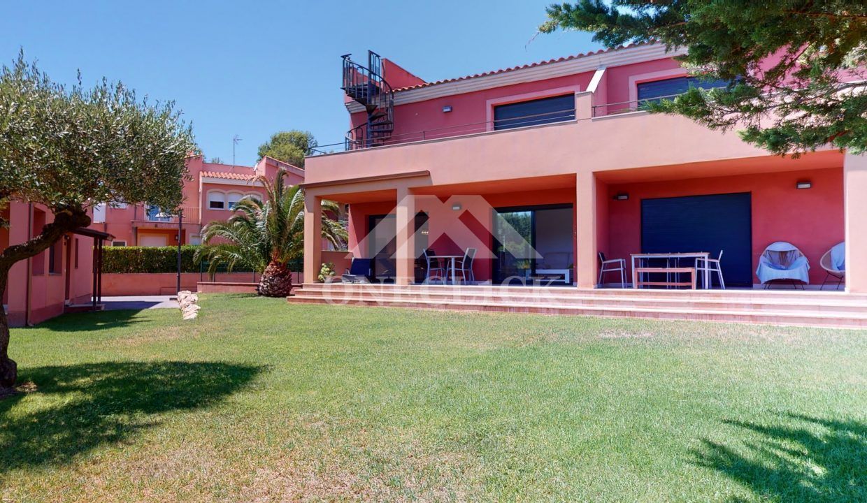 Casa-pareada-Bonmont-garaje-pisicina-Inmobiliaria-One-Cl1ck 24