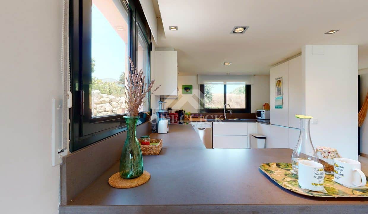 Casa-pareada-Bonmont-garaje-pisicina-Inmobiliaria-One-Cl1ck 3