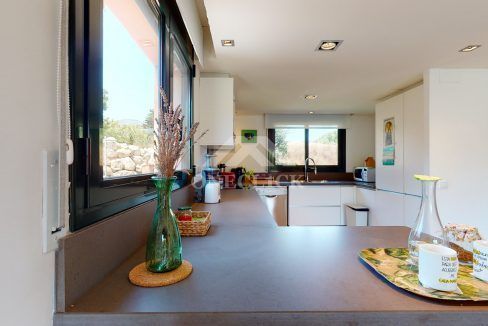 Casa-pareada-Bonmont-garaje-pisicina-Inmobiliaria-One-Cl1ck 3