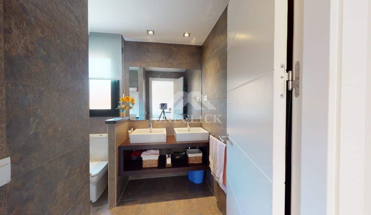 Casa-pareada-Bonmont-garaje-pisicina-Inmobiliaria-One-Cl1ck 31
