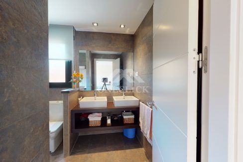 Casa-pareada-Bonmont-garaje-pisicina-Inmobiliaria-One-Cl1ck 31