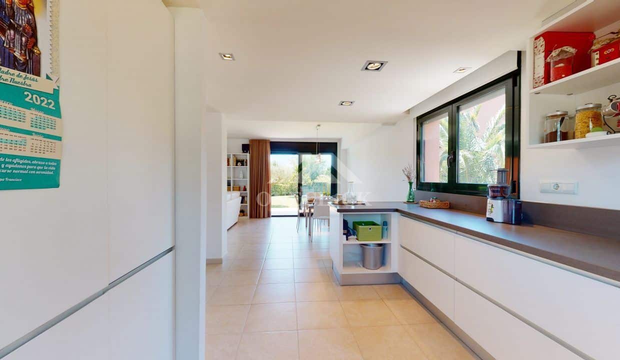 Casa-pareada-Bonmont-garaje-pisicina-Inmobiliaria-One-Cl1ck 5