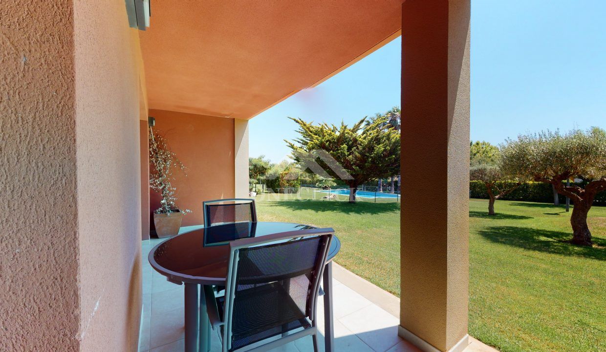 Casa-pareada-Bonmont-garaje-pisicina-Inmobiliaria-One-Cl1ck 9