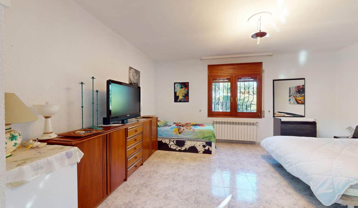 Chalet-unifamiliar-piscina-Miami-Playa-Inmobiliaria (18)