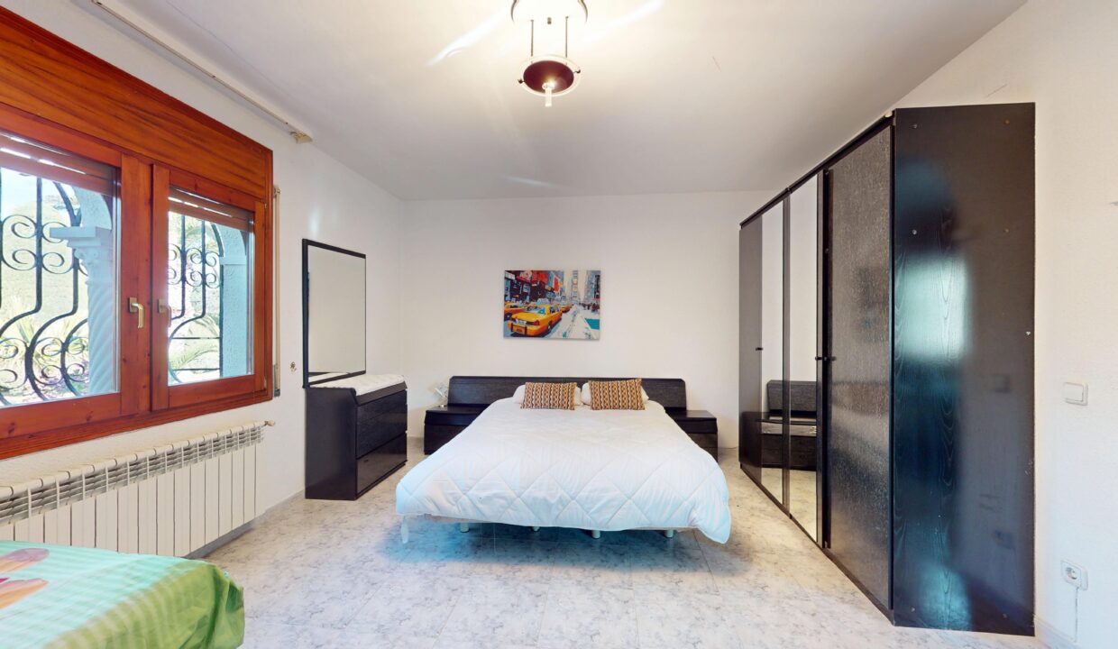 Chalet-unifamiliar-piscina-Miami-Playa-Inmobiliaria (19)