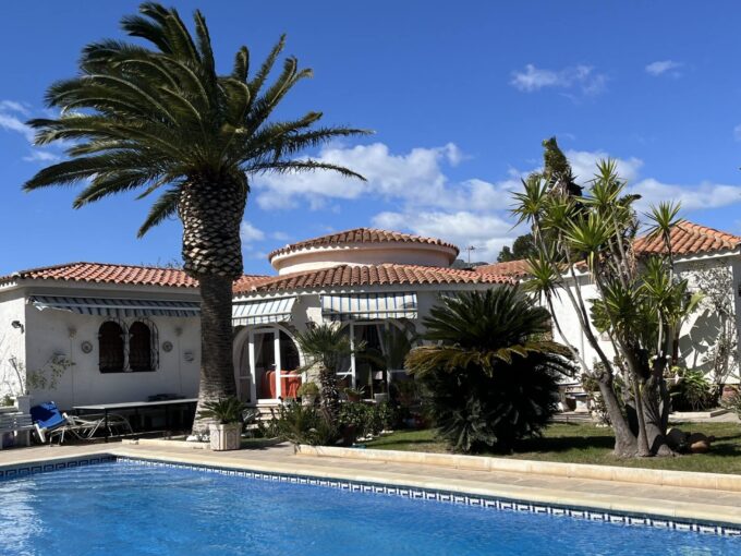 Chalet-unifamiliar-piscina-Miami-Playa-Inmobiliaria (2)
