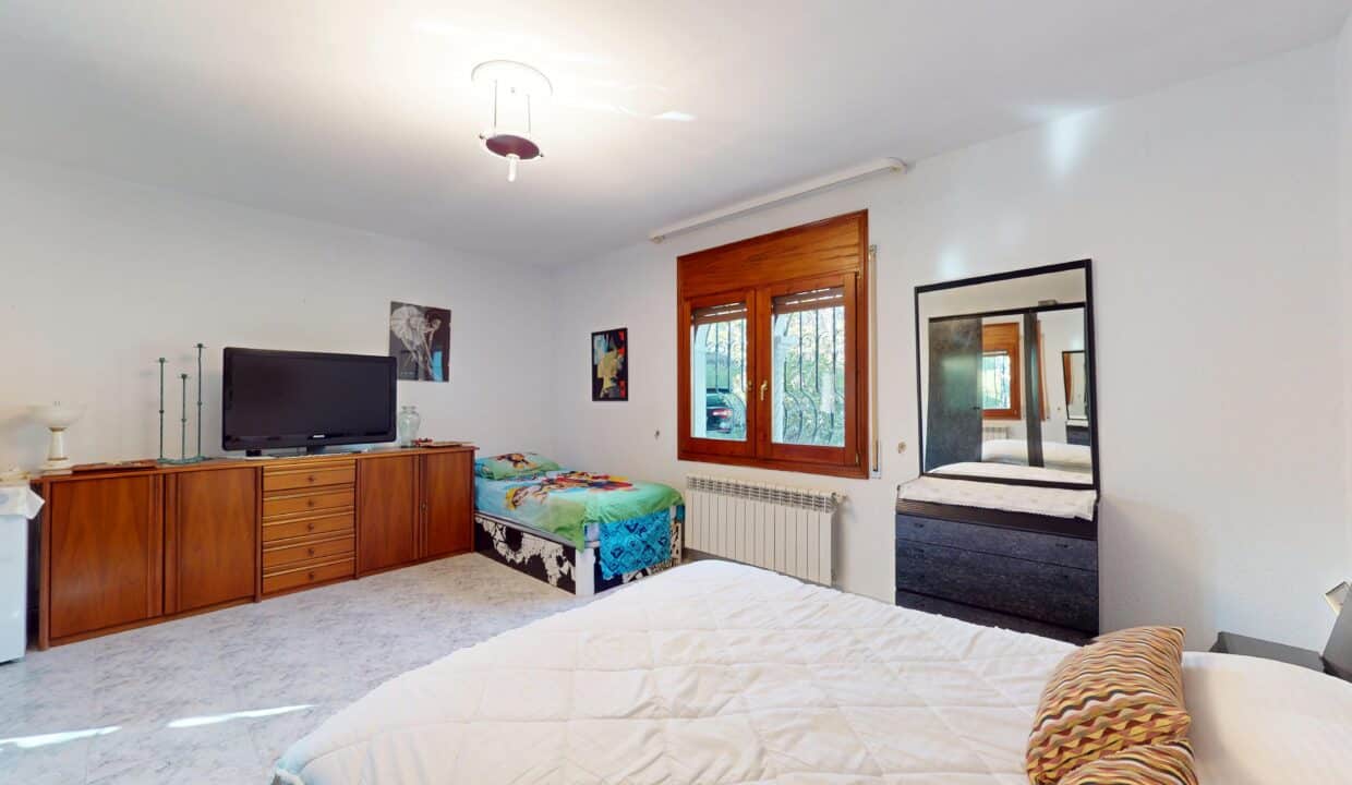Chalet-unifamiliar-piscina-Miami-Playa-Inmobiliaria (20)
