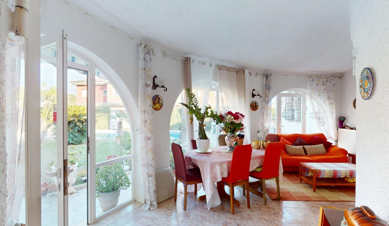 Chalet-unifamiliar-piscina-Miami-Playa-Inmobiliaria (22)