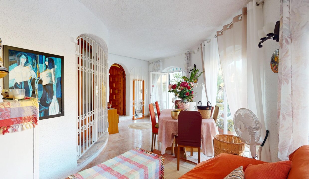 Chalet-unifamiliar-piscina-Miami-Playa-Inmobiliaria (23)