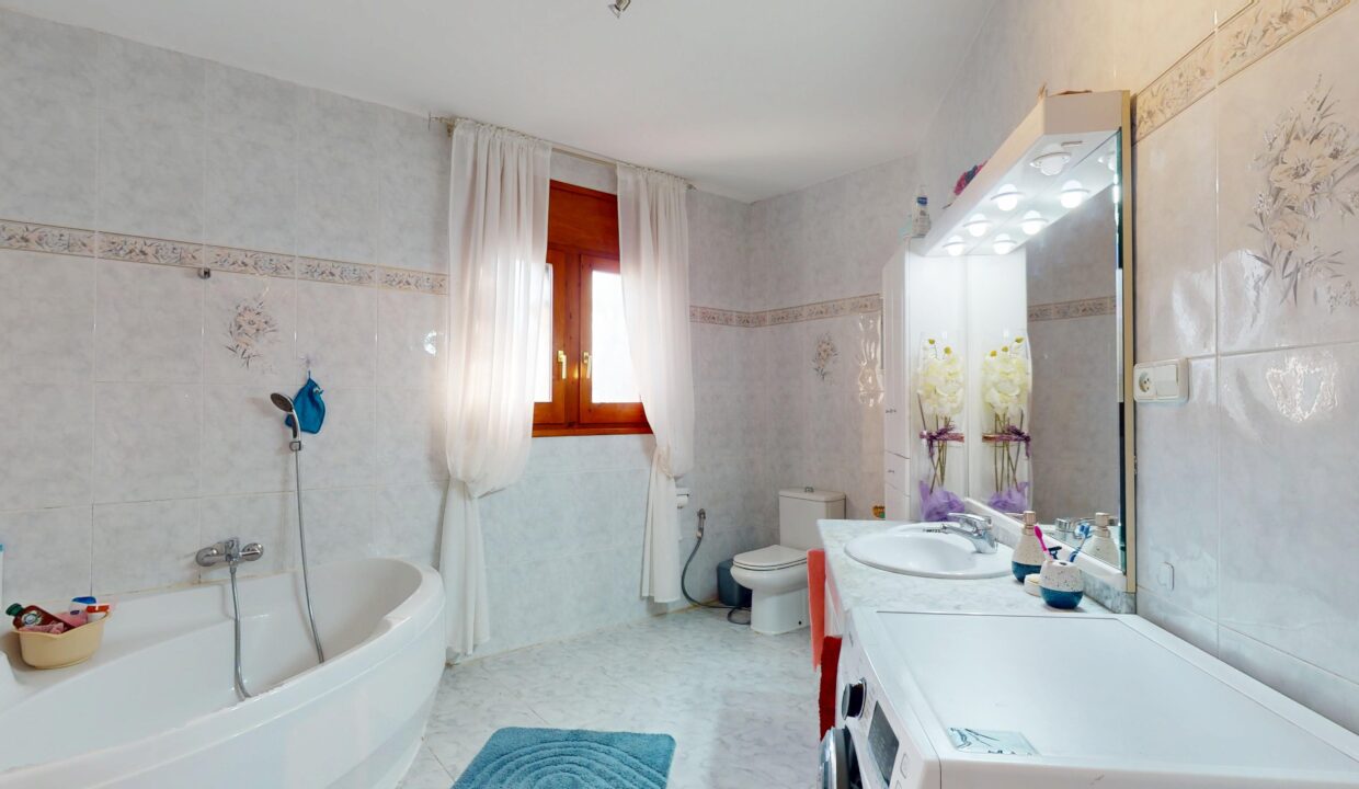Chalet-unifamiliar-piscina-Miami-Playa-Inmobiliaria (25)