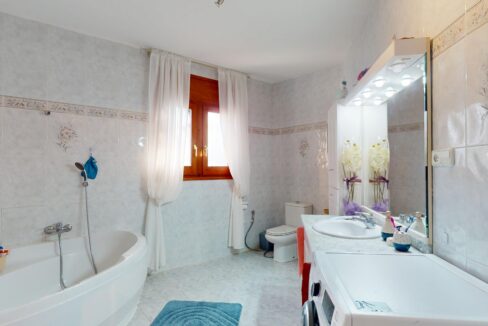 Chalet-unifamiliar-piscina-Miami-Playa-Inmobiliaria (25)