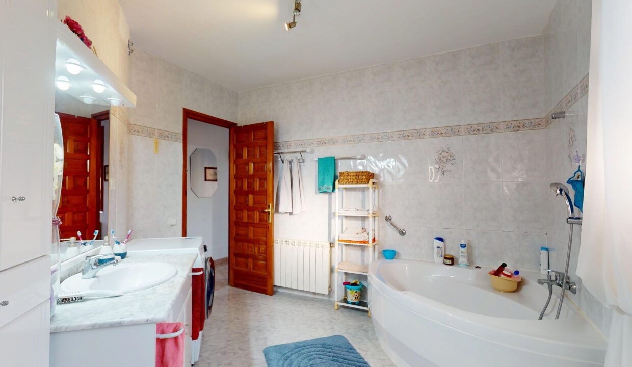 Chalet-unifamiliar-piscina-Miami-Playa-Inmobiliaria (26)