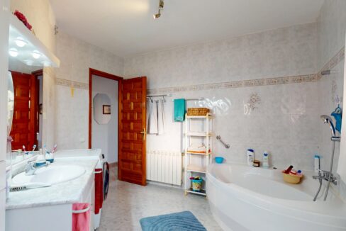 Chalet-unifamiliar-piscina-Miami-Playa-Inmobiliaria (26)