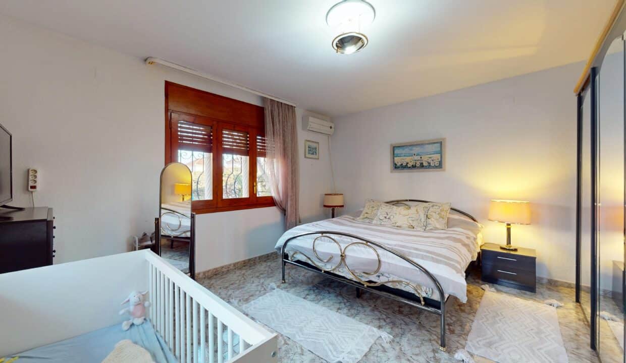 Chalet-unifamiliar-piscina-Miami-Playa-Inmobiliaria (29)