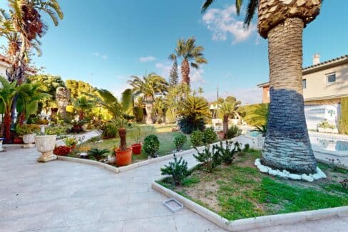 Chalet-unifamiliar-piscina-Miami-Playa-Inmobiliaria (34)