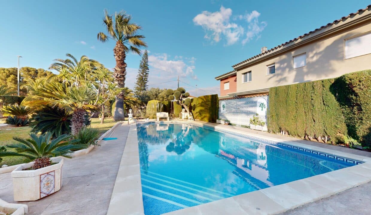 Chalet-unifamiliar-piscina-Miami-Playa-Inmobiliaria (35)
