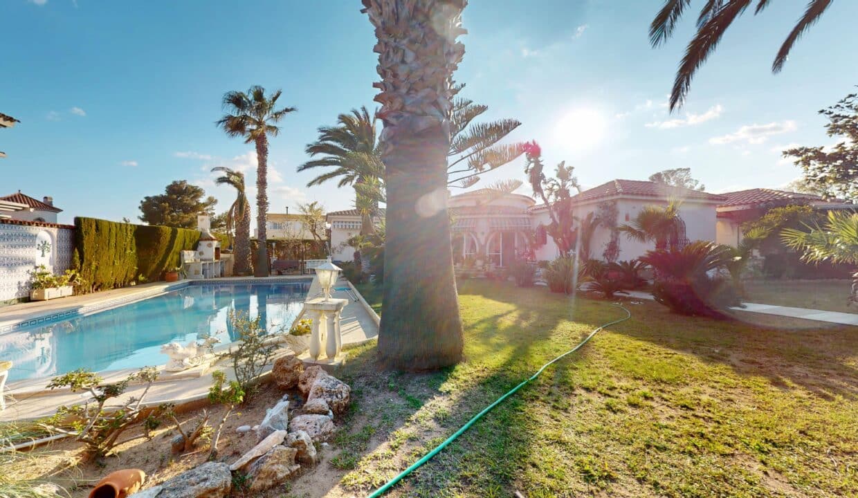 Chalet-unifamiliar-piscina-Miami-Playa-Inmobiliaria (36)