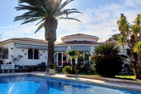 Chalet-unifamiliar-piscina-Miami-Playa-Inmobiliaria (5)