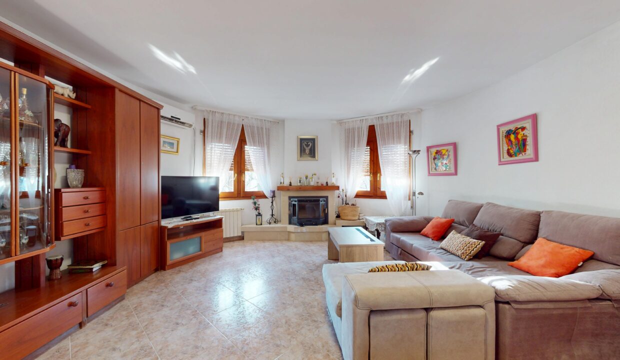 Chalet-unifamiliar-piscina-Miami-Playa-Inmobiliaria (7)