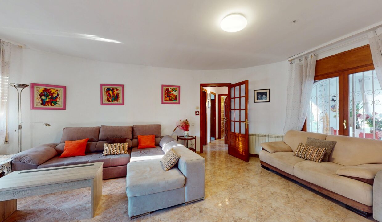 Chalet-unifamiliar-piscina-Miami-Playa-Inmobiliaria (8)