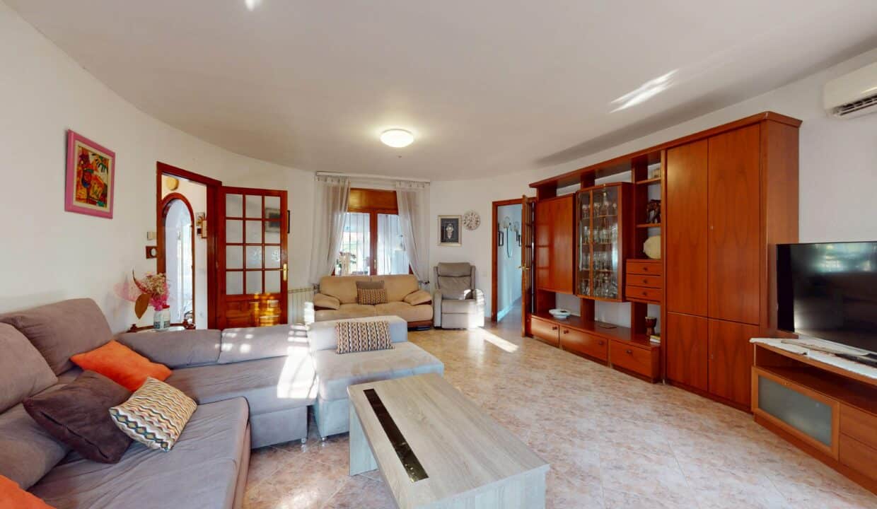 Chalet-unifamiliar-piscina-Miami-Playa-Inmobiliaria (9)
